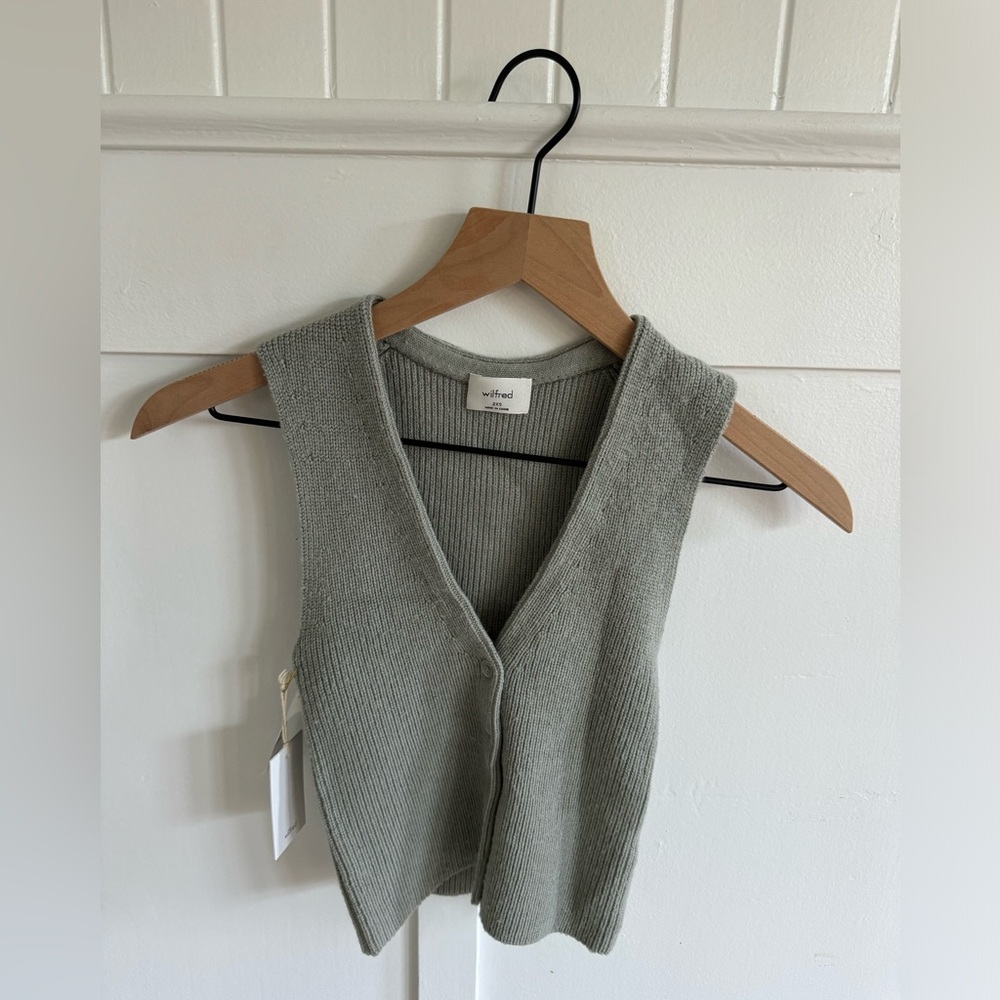 NWT ARITZIA SLEEVELESS CARDIGAN
